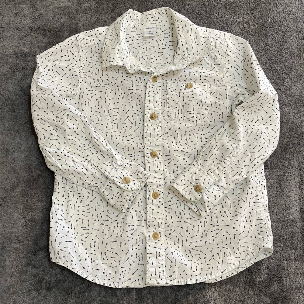 Old Navy Long Sleeved Button Down Shirt Arrow Print
